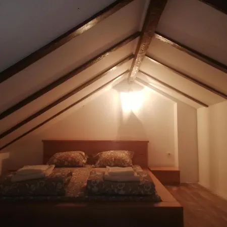 アパート Dasa ソコバニャ